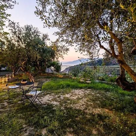 Kitries Summer Getaway - Eden Cozy Holiday home *